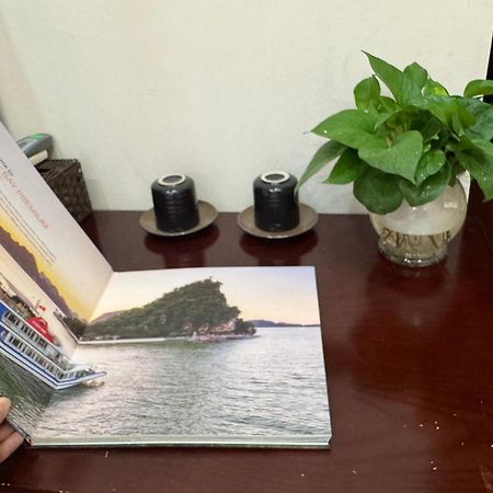 Quynh Moon Homestay ハノイ市 エクステリア 写真