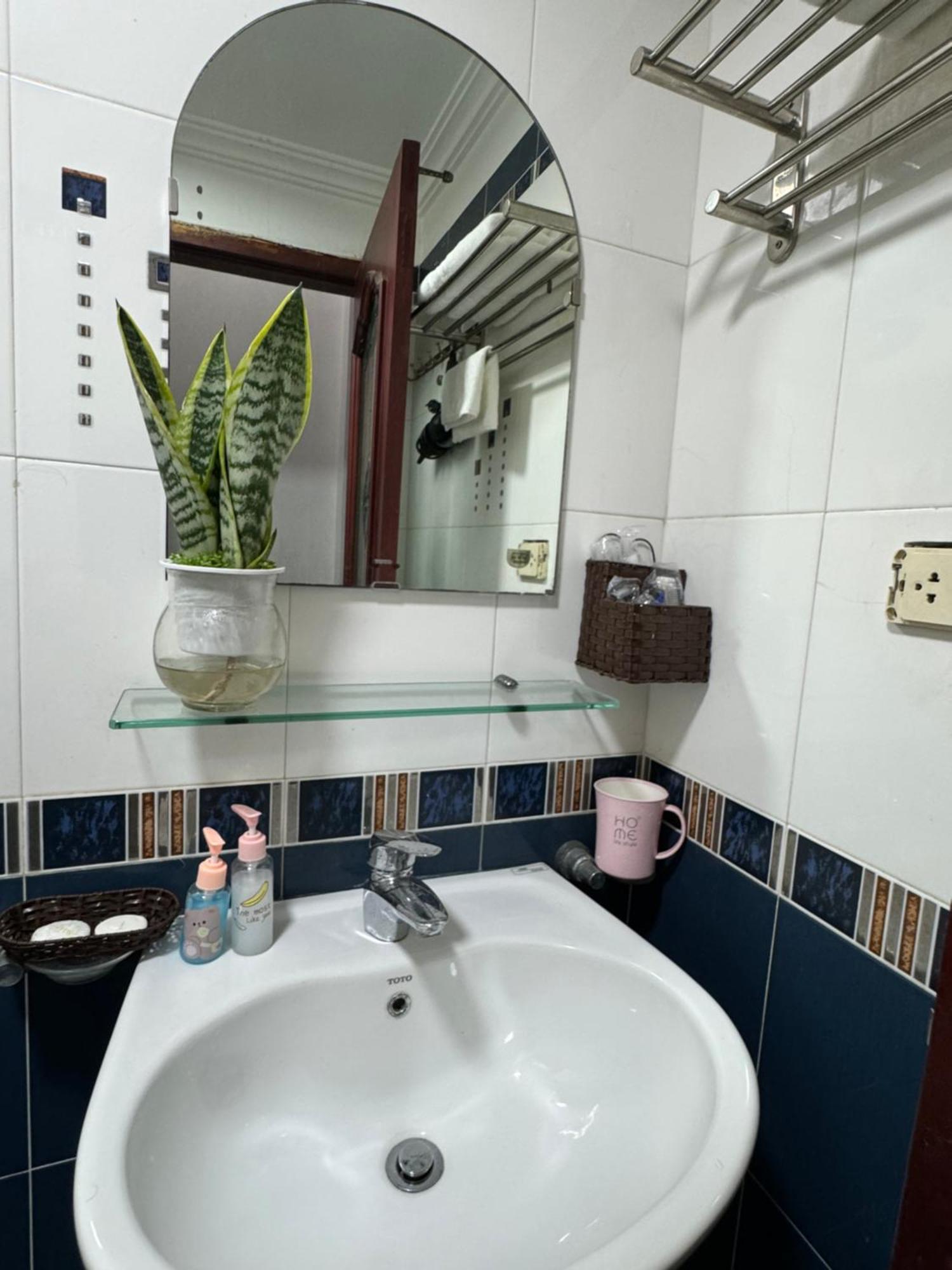 Quynh Moon Homestay ハノイ市 エクステリア 写真