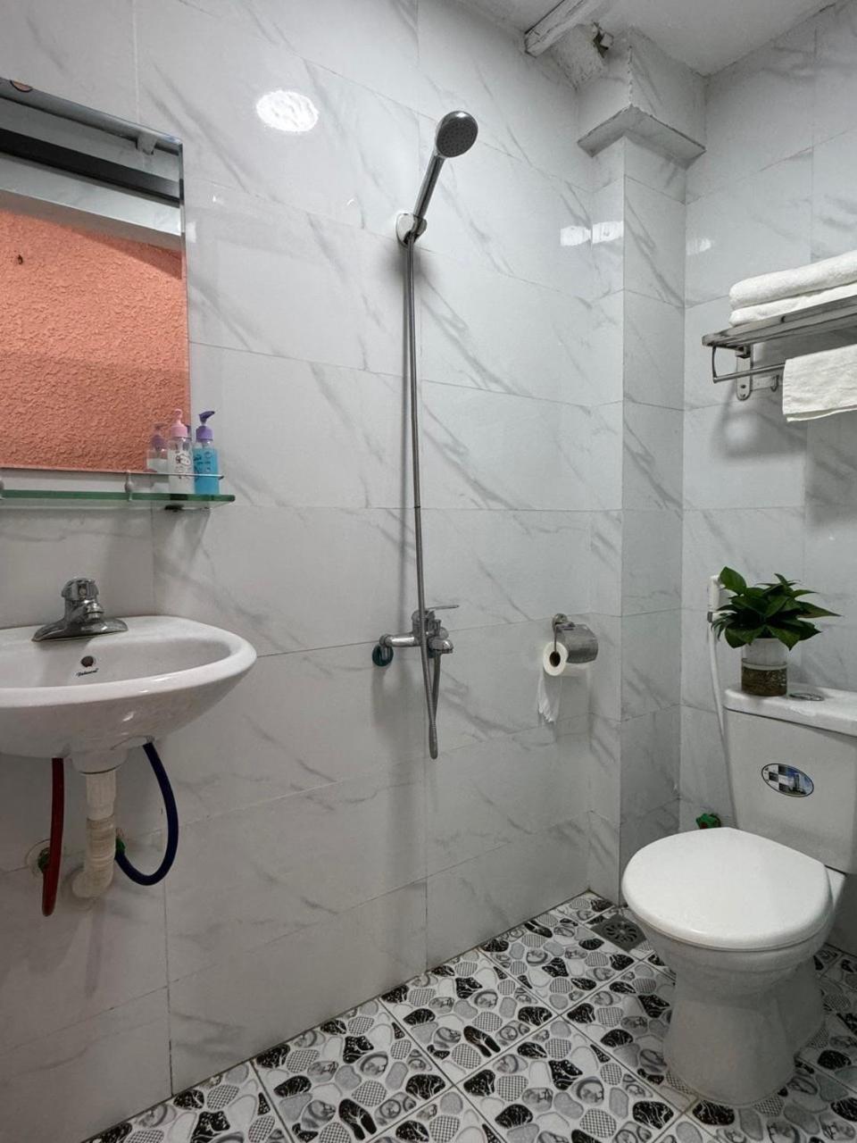 Quynh Moon Homestay ハノイ市 エクステリア 写真